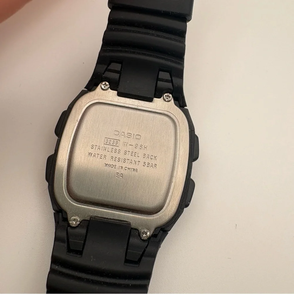 Casio Men's W96H-1BV Classic Sport Digital Black Watch‎ Illuminator